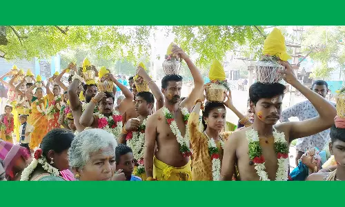 பக்தர்கள் பால்குடம் எடுத்து நேர்த்திகடன்