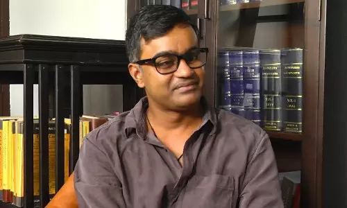 கல்லறையில் பொறிக்கும் எழுத்துகளில் கூட நீ நீயாகத்தான் இருக்க வேண்டும் -செல்வராகவன்