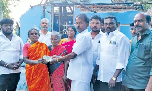 தீ விபத்தில் பாதிக்கப்பட்ட குடும்பத்துக்கு நிதிஉதவி வழங்கல்