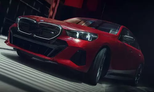 500 கிமீ ரேஞ்ச் வழங்கும் பிஎம்டபிள்யூ எலெக்ட்ரிக் கார் அறிமுகம்