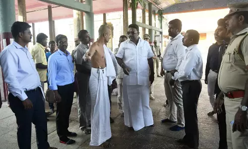 சிதம்பரத்தில் தீட்சிதர்களிடம், தேசிய குழந்தைகள்  பாதுகாப்பு ஆணைய உறுப்பினர் விசாரணை