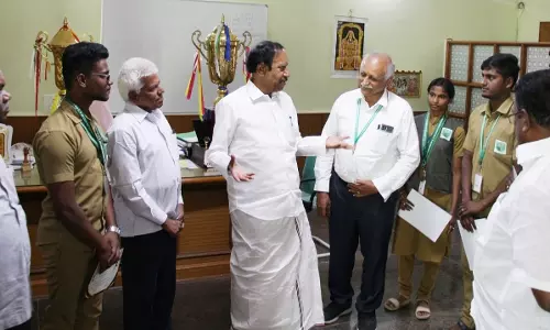 பதக்கம் வென்ற அதியமான் வேளாண்மைக்கல்லூரி மாணவர்களுக்கு தம்பிதுரை எம்.பி.பாராட்டு