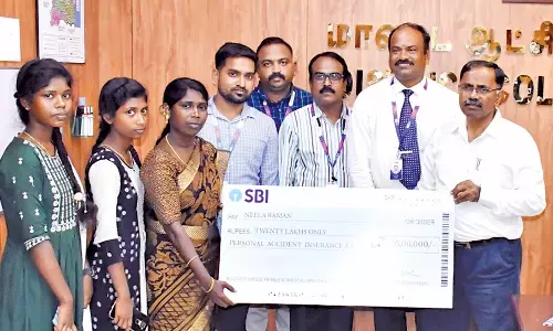 விபத்தில் இறந்தவரின் வாரிசுதாரருக்கு காப்பீட்டு தொகை வழங்கல்