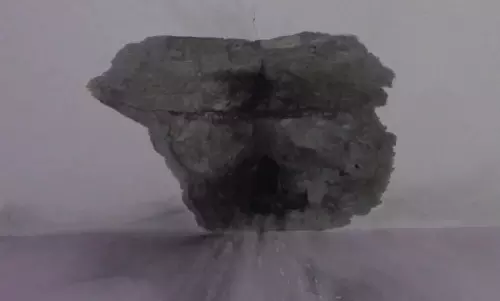 இடி தாக்கி, வீட்டின் மேற்கூரை சேதம்