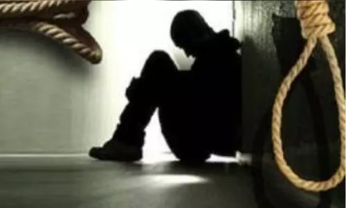 வாலிபர் தூக்குபோட்டு தற்கொலை