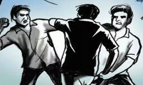 தாரமங்கலம் அருகே கொடுத்த பணத்தை திருப்பி கேட்டவருக்கு அடி-உதை