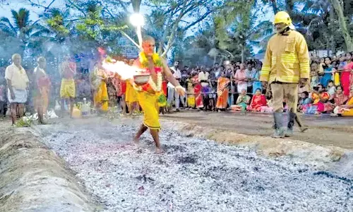 முத்துமாரியம்மன் கோவிலில் தீமிதி திருவிழா