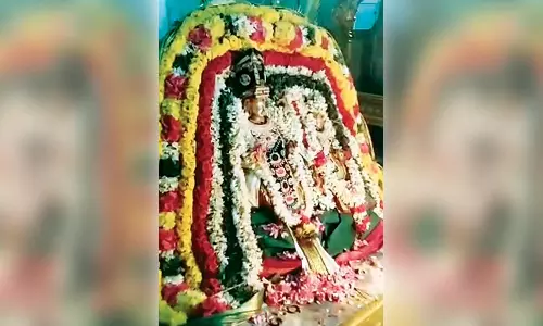 தஞ்சை கரந்தை கருணாசாமி கோவிலில் வைகாசி விசாக பெருவிழா- ஏழூர் பல்லக்கு விழா கொடியேற்றம்