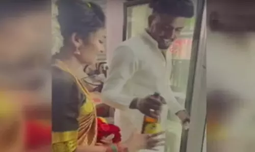 கேரளாவில் விசித்திரம்: திருமணம் முடிந்த கையோடு மதுபானக் கடைக்கு சென்ற புதுமணத் தம்பதி- வைரலாகும் வீடியோ