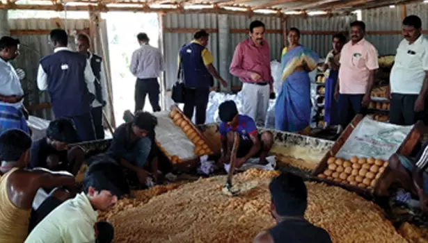 கலப்பட வெல்லம், நாட்டுச்சர்க்கரை தயாரித்த 13 ஆலைகளுக்கு நோட்டீஸ்