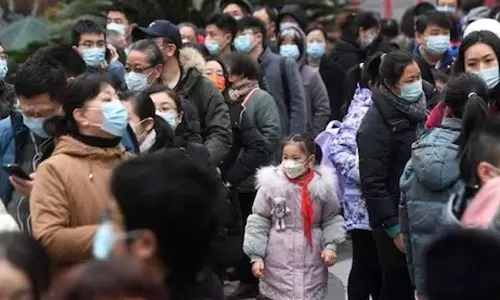 சீனாவில் மீண்டும் வேகமெடுக்கும் கொரோனா - வாரத்திற்கு 6.5 கோடி பேர் பாதிக்கப்படும் அபாயம்!