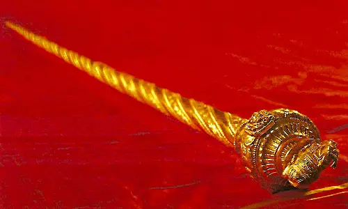 அலகாபாத் அருங்காட்சியகத்தில் இருந்து செங்கோல் டெல்லிக்கு கொண்டு செல்லப்பட்டது