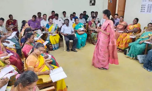 எண்ணும் எழுத்தும் கருத்தாளா்களுக்கு பயிற்சி