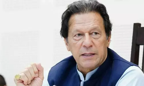 இம்ரான் கான் கட்சியை சேர்ந்த மேலும் 3 தலைவர்கள் ராஜினாமா