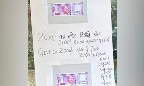 ரூ.2 ஆயிரம் நோட்டுக்கு சலுகை அறிவித்த டெல்லி வியாபாரி