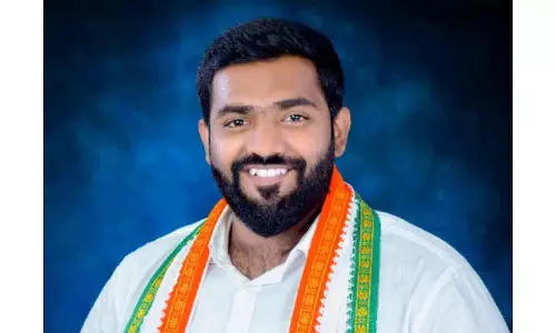 மாணவர் சேர்க்கை ரத்தானதற்கு கவர்னர், முதல்-அமைச்சர் பொறுப்பேற்க வேண்டும்