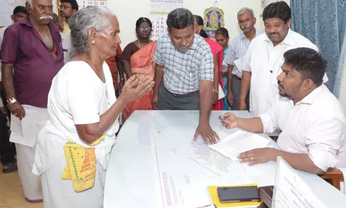 மகனிடம் இருந்து வீட்டை மீட்டுத்தர வேண்டும்