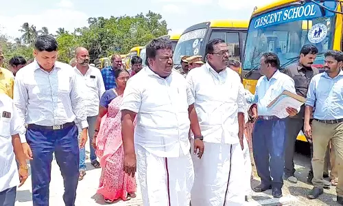 கூடுதல் கட்டணம் வசூல் செய்யும் தனியார் ஆம்னி பஸ்கள் மீது நடவடிக்கை- அமைச்சர் சிவசங்கரன்