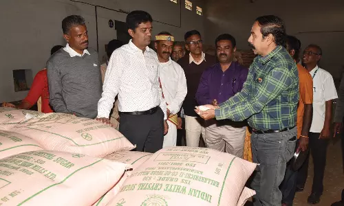 குந்தா பகுதி நுகர்பொருள் வாணிப கிடங்கில் கலெக்டர் ஆய்வு