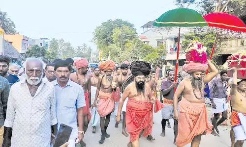 சட்டைநாதர் கோவிலில் இருந்து சொக்கநாதருடன் வெற்றிவேல் யாத்திரை புறப்பட்ட தருமபுரம் ஆதீனம்