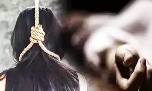 சலவன்பேட்டையில் இளம்பெண் தூக்கிட்டு சாவு