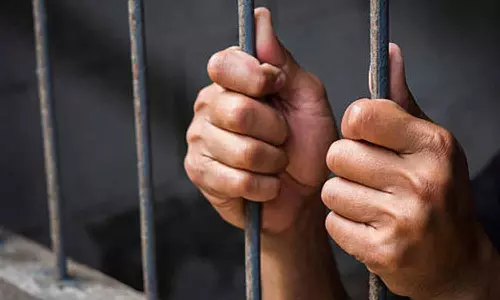 கொலை வழக்கில் தொடர்புடைய 3 பேர் குண்டர் சட்டத்தில் கைது