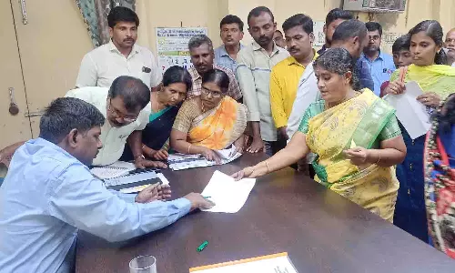 பல்லடத்தில் அரசு நிலத்தை மீட்க நடவடிக்கை எடுக்க வேண்டும் -  கலெக்டரிடம் பொதுமக்கள் மனு