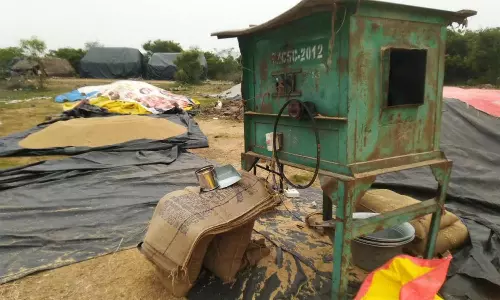 அரசு நெல் கொள்முதல் நிலையத்தில் எடை மிஷின் பழுது: விவசாயிகள் பாதிப்பு