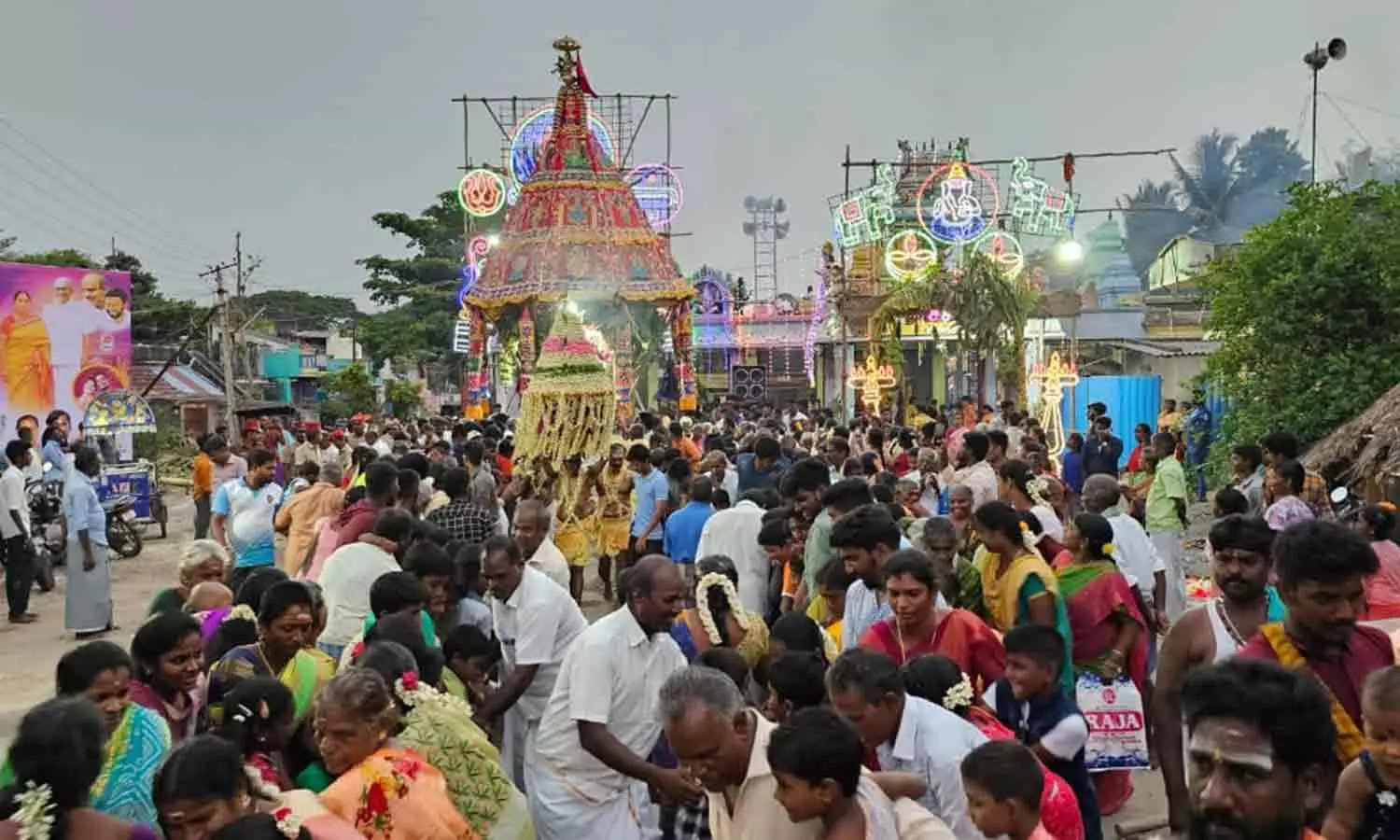 முத்துமாரியம்மன் கோவில் தேரோட்டம்