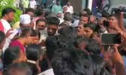 கரூரில் வருமான வரித்துறை அதிகாரிகளை தடுத்தவர்கள் மீது வழக்கு பதிவு