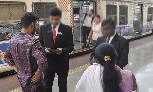 ரெயில்களில் டிக்கெட் இன்றி பயணம் செய்த 3½ கோடி பேரிடம் ரூ.2,200 கோடி அபராதம் வசூல்