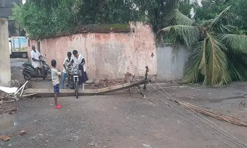 குறிஞ்சிப்பாடியை  சூறையாடிய சூறாவளி காற்று