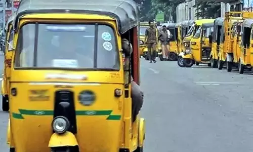 அதிவேகமாக செல்லும் ஆட்டோக்கள் மீது நடவடிக்கை எடுக்க பொதுமக்கள் கோரிக்கை