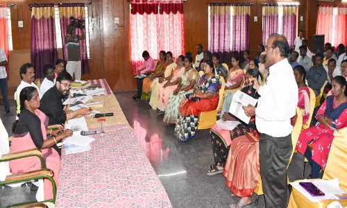 கடலூர் மாநகராட்சியில் அத்தியாவசிய பணிகளுக்கு காரணம் கூறாமல்  உடனுக்குடன் நடவடிக்கை எடுக்க வேண்டும்: கலெக்டர் அதிரடி உத்தரவு