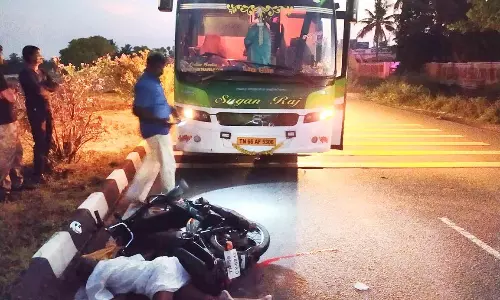 ஆம்னி பஸ் மோதி வியாபாரி பலி