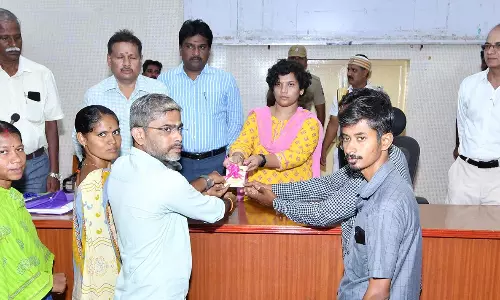 நீர்நிலையில் உள்ள ஆக்கிரமிப்புகளை உடனடியாக அகற்ற அறிவுறுத்தல்