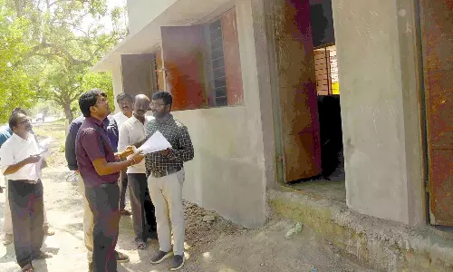 வளர்ச்சி திட்ட பணிகளை உரிய காலத்திற்குள் முடிக்க கலெக்டர் உத்தரவு