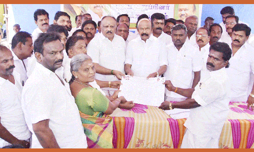 அ.தி.மு.க. மாநாட்டில் 1 கோடி பேர் பங்கேற்பு