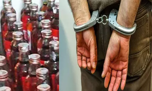 மதுபாட்டில் விற்ற 2 பேர் கைது