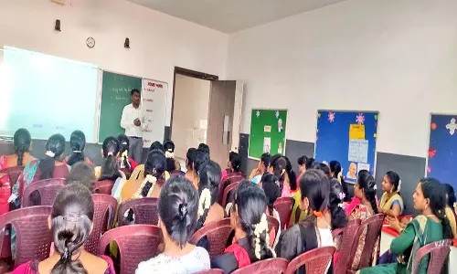 வி. எஸ். ஆர். இன்டர்நேஷனல் பள்ளியில் ஆசிரியர்களுக்கு சிறப்பு பயிற்சி- கலந்தாய்வு கூட்டம்