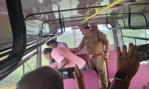 கோத்தகிரியில் பள்ளி வாகனங்களில் போக்குவரத்து அதிகாரிகள் சோதனை