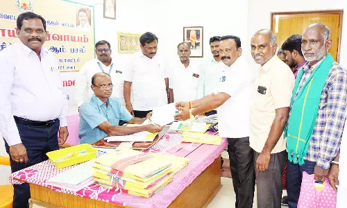 கல்லூரியில் சேர சாதி சான்று கேட்கும் நரிக்குறவ மாணவர்