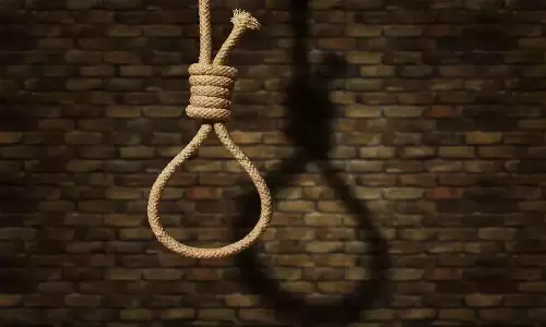 போத்தனூர் ரெயில் நிலையத்தில் பிணமாக கிடந்த வாலிபர்