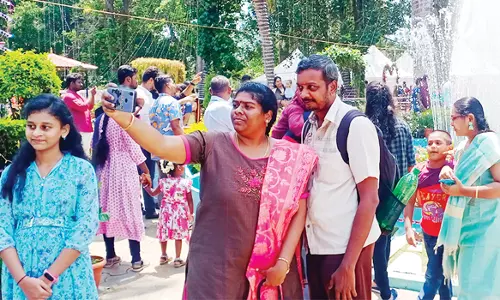 ஏற்காடு கோடைவிழாவில் செல்லப்பிராணிகள் கண்காட்சியை காணதிரண்ட சுற்றுலா பயணிகள்