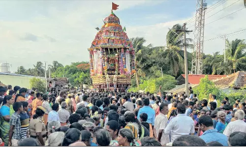 கிணத்துக்கடவு  அருகே சூலக்கல் மாரியம்மன் கோவிலில் 3-ம் நாள் தேரோட்டம்