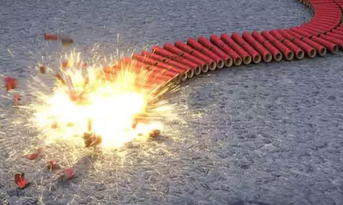 பட்டாசு வெடித்து சிறுவன் காயம்