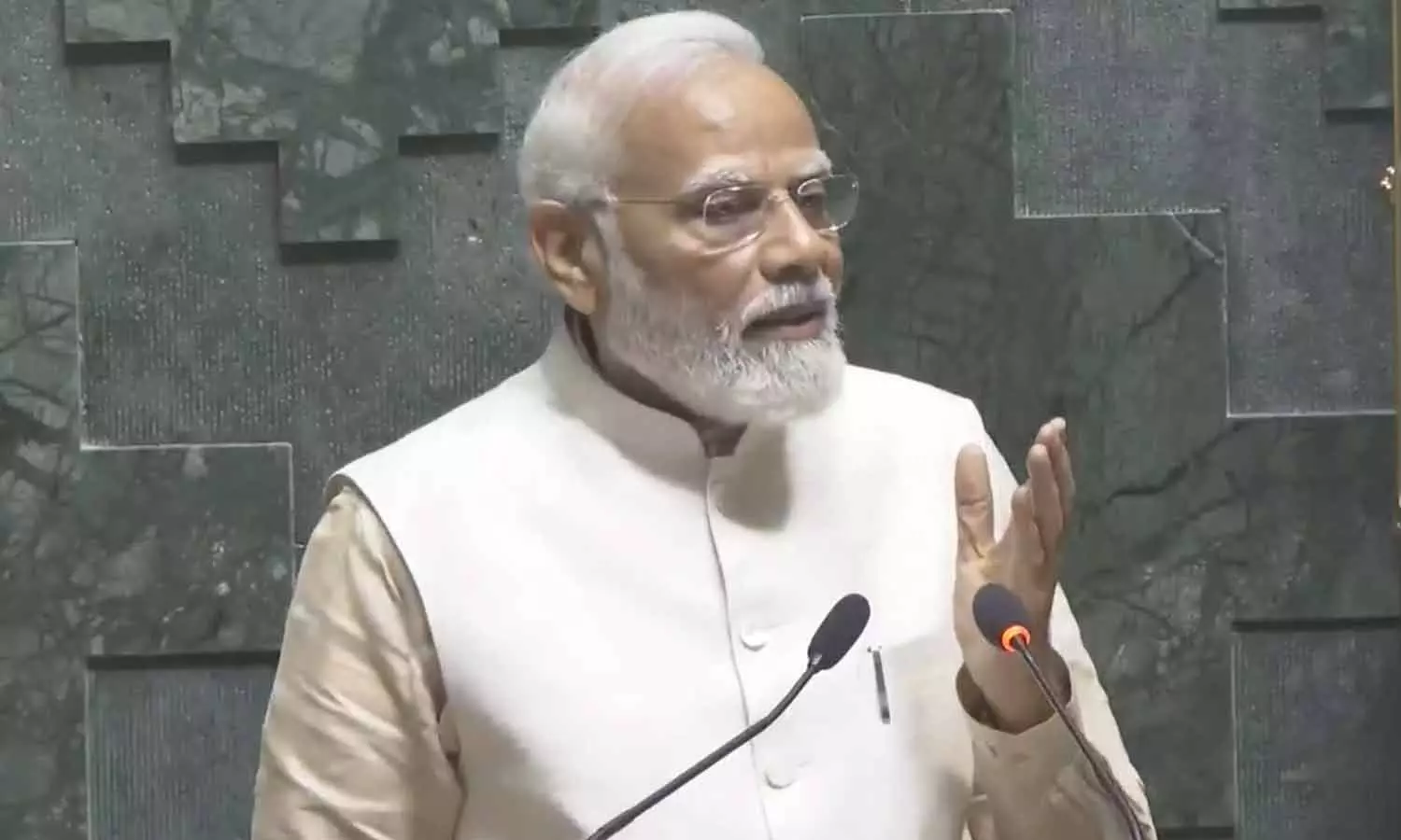 இந்தியாவின் சக்தியை இன்று மீண்டும் உலகிற்கு காட்டியுள்ளோம்- புதிய பாராளுமன்ற திறப்பு விழாவில் மோடி உரை இந்தியாவின் சக்தியை இன்று மீண்டும் உலகிற்கு காட்டியுள்ளோம்- புதிய பாராளுமன்ற திறப்பு விழாவில் மோடி உரை