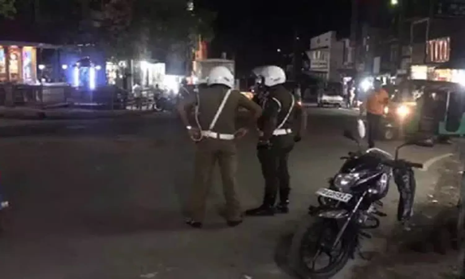 இரவு நேர ரோந்து பணியை தீவிரப்படுத்திய போலீசார் இரவு நேர ரோந்து பணியை தீவிரப்படுத்திய போலீசார்