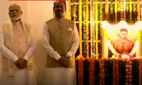 சாவர்க்கர் பிறந்தநாள்: பிரதமர் மோடி, சபாநாயகர், மத்திய மந்திரிகள் மரியாதை செலுத்தினர்