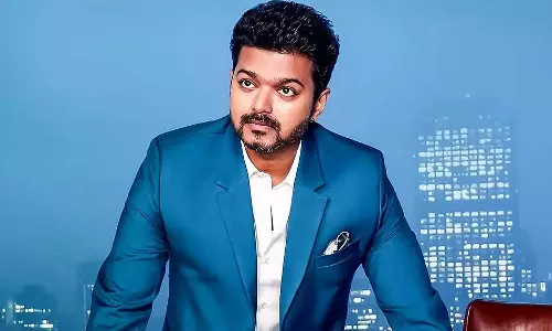 உலக பட்டினி தினத்தை முன்னிட்டு விஜய் மக்கள் இயக்கம் சார்பில் மதிய உணவு வழங்கப்பட்டது